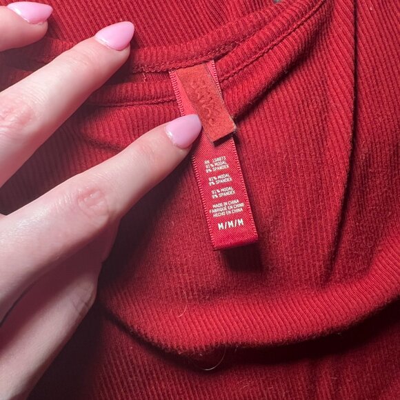 SKIMS SOFT LOUNGE LONG SLIP BRICK RED - Picture 2 of 3